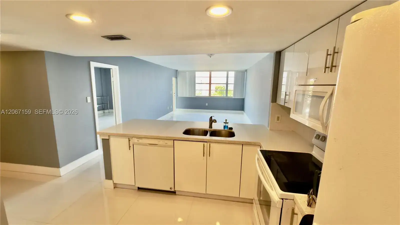 1351 NE Miami Gardens Dr # 422E, Miami FL 33179 photo 5