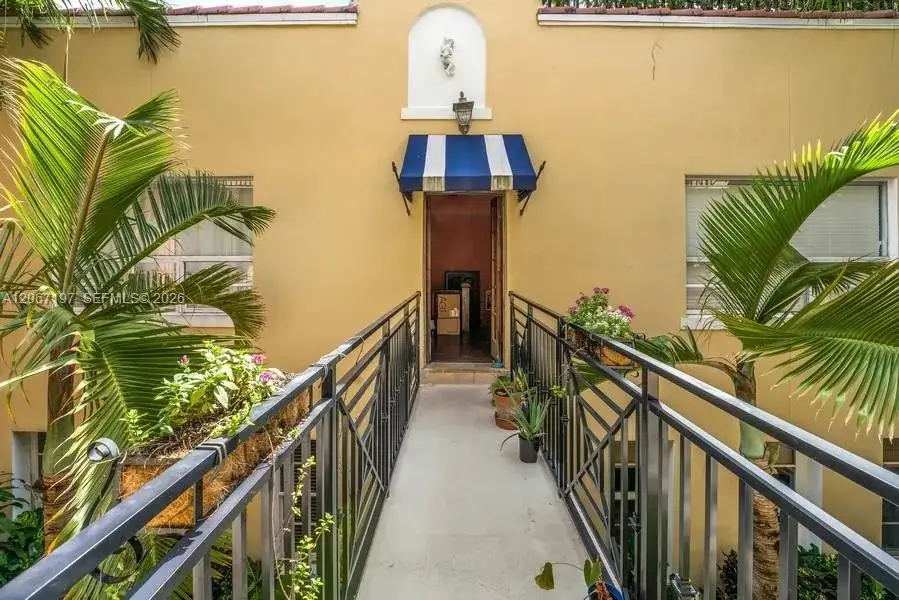 4812 Pine Tree Dr # 206, Miami Beach FL 33140 photo 4