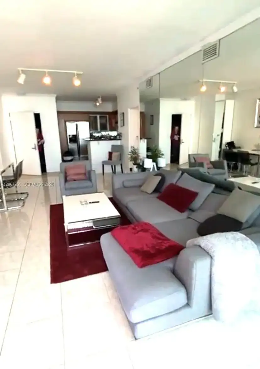 325 S Biscayne Blvd # 4214, Miami FL 33131 photo 2