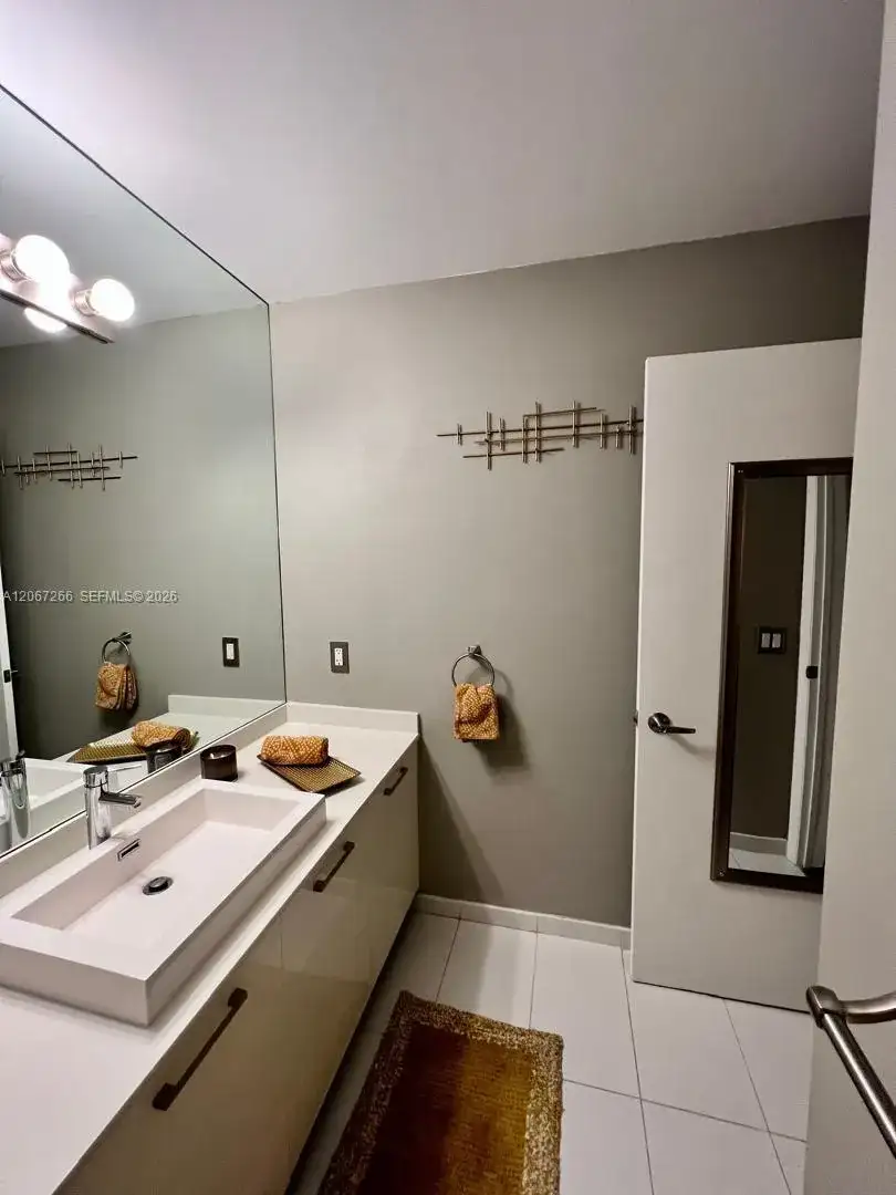 151 SE 1st St # 1206, Miami FL 33131 photo 3