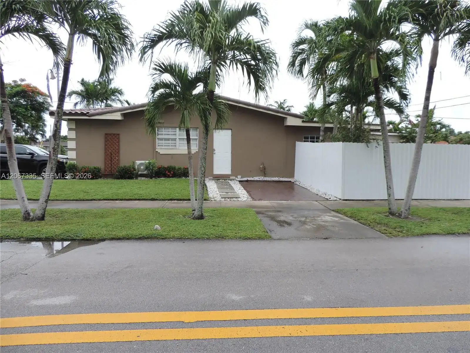 990 W 56th St, Hialeah FL 33012 photo 2