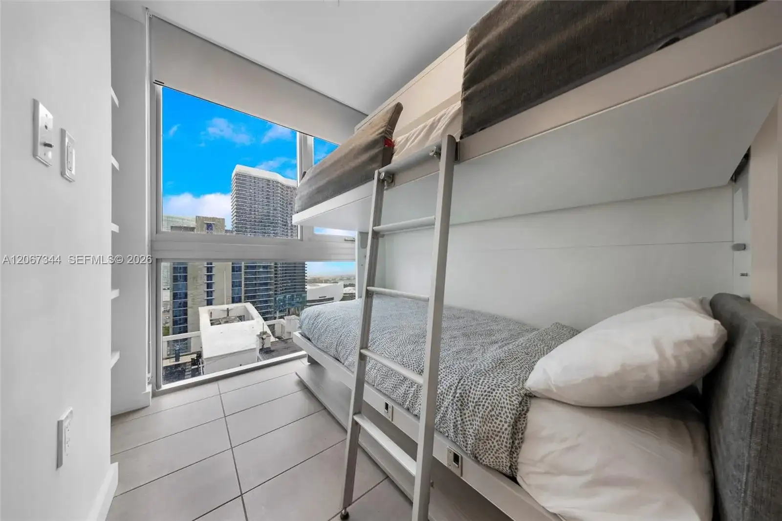 227 NE 2nd St # 3107, Miami FL 33132 photo 5