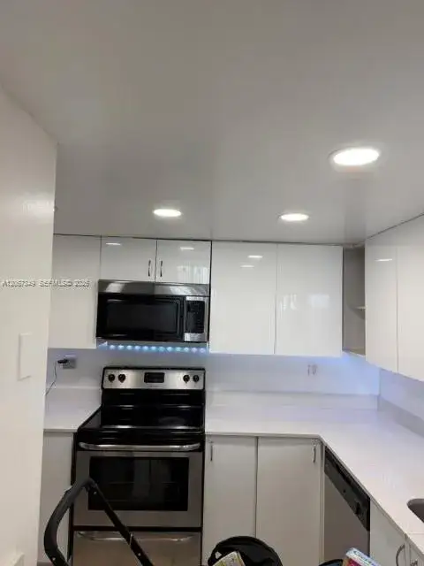 6960 Miami Gardens Dr # 521, Hialeah FL 33015
