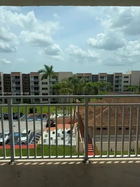 6960 Miami Gardens Dr # 521, Hialeah FL 33015 photo 2