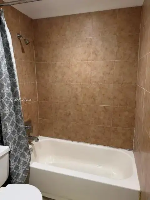 6960 Miami Gardens Dr # 521, Hialeah FL 33015 photo 3