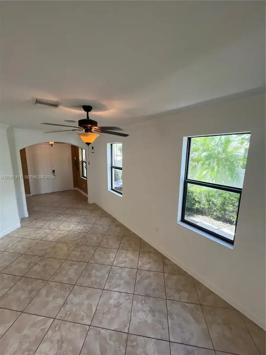 8843 W 34th Ave, Hialeah FL 33018 photo 4