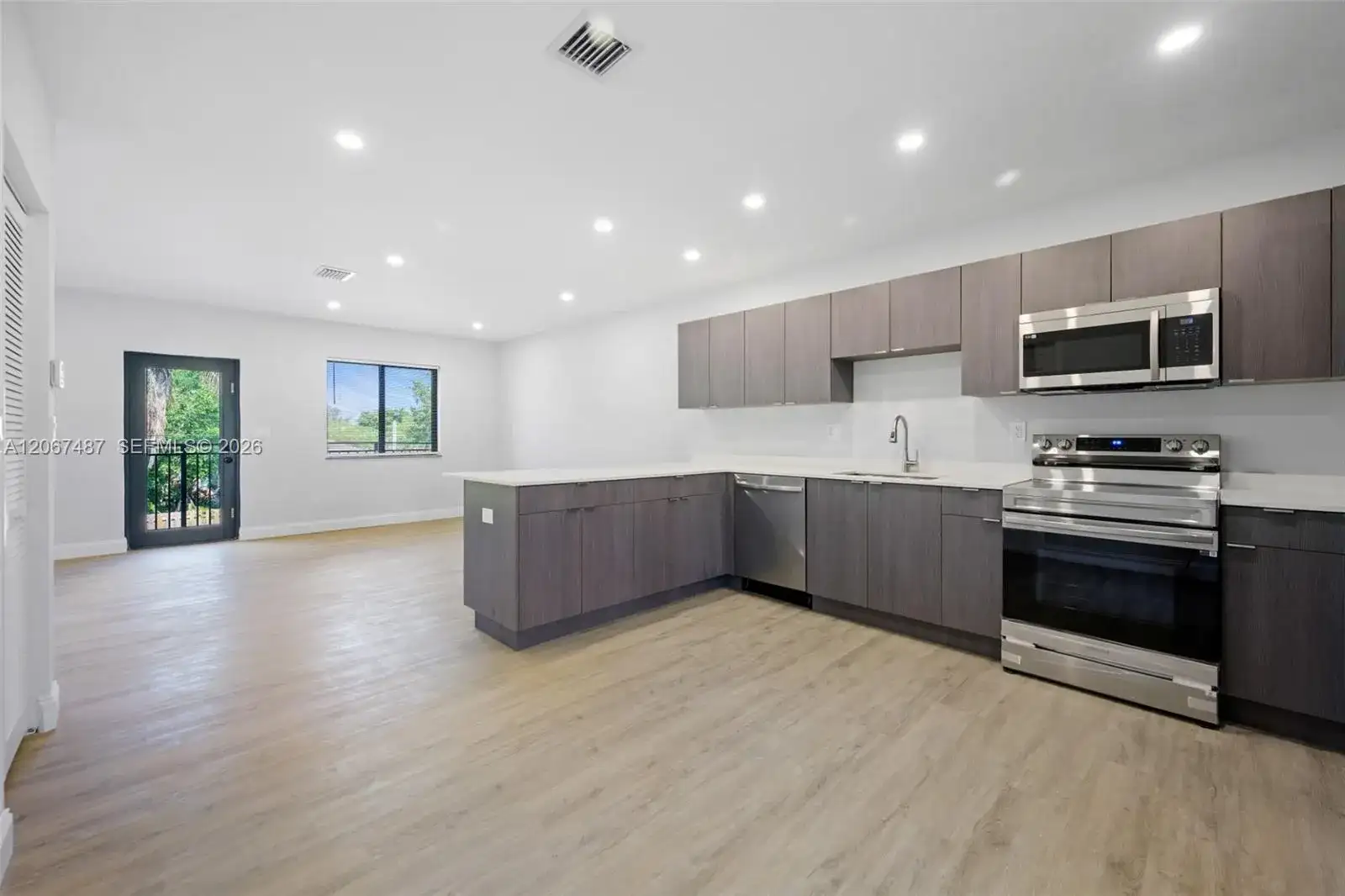 349 NW 40th St # 203, Oakland Park FL 33309 photo 4