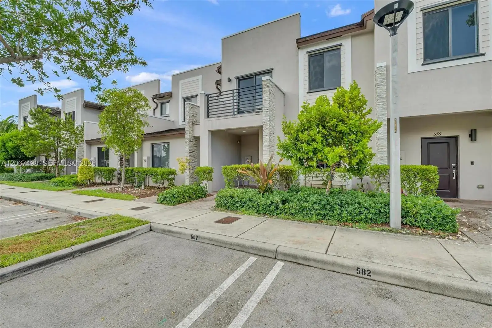 582 NE 207th St # 582, Miami FL 33179 photo 2