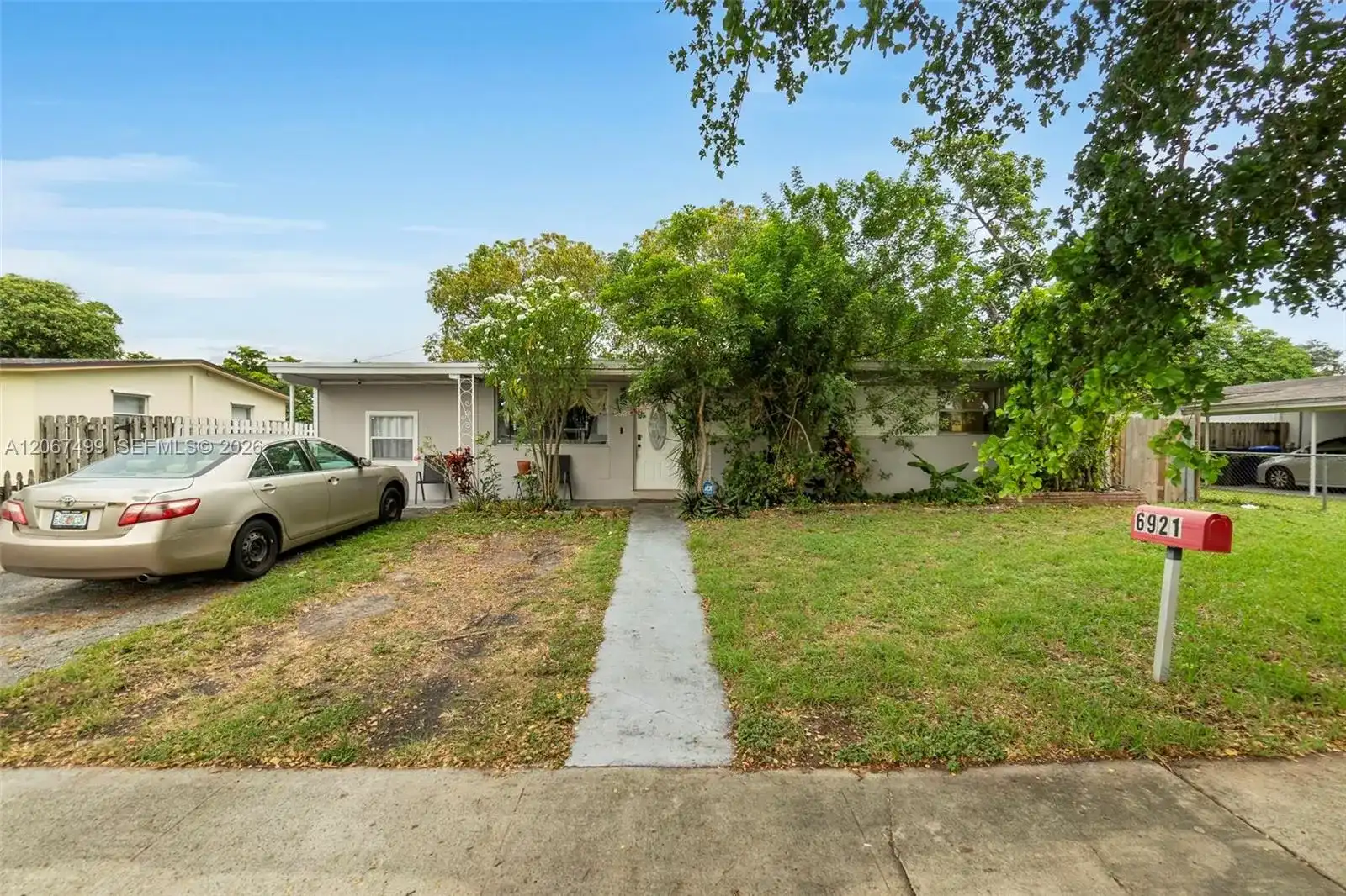 6921 Taylor St, Hollywood FL 33024