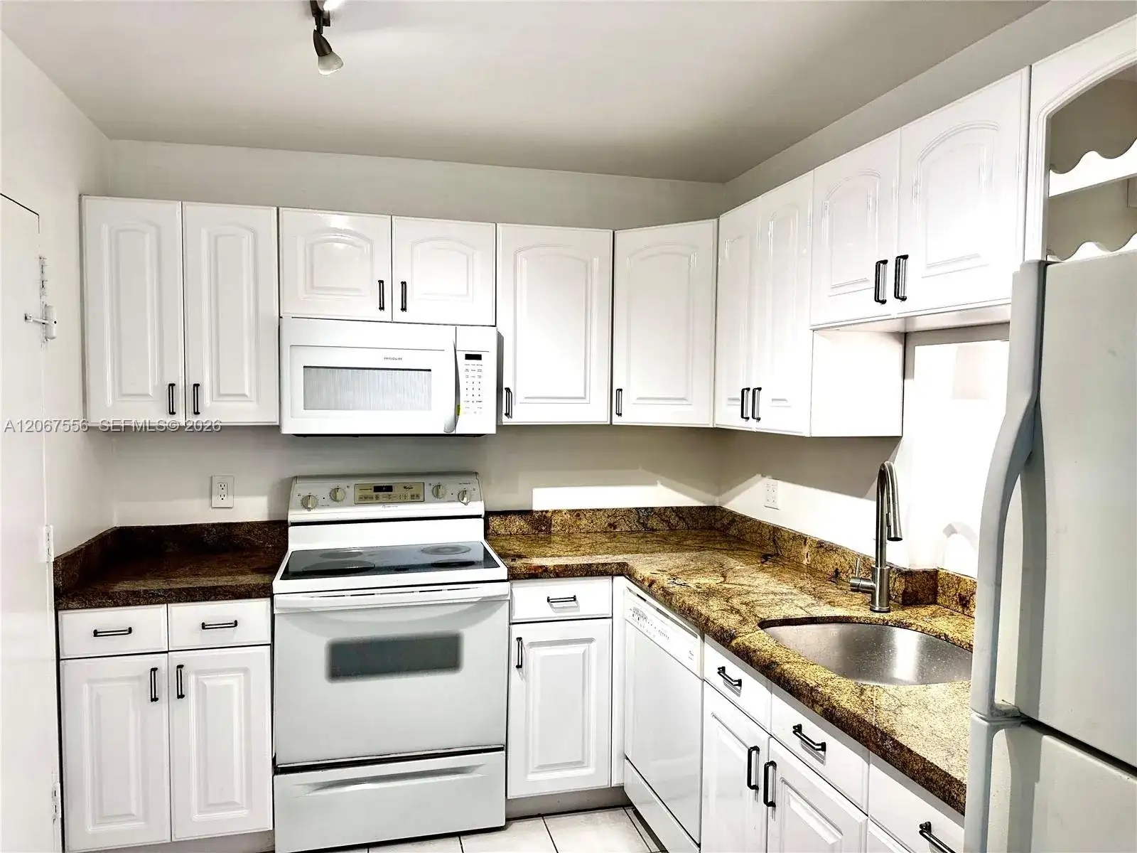 400 Kings Point Dr # 714, Sunny Isles Beach FL 33160 photo 3