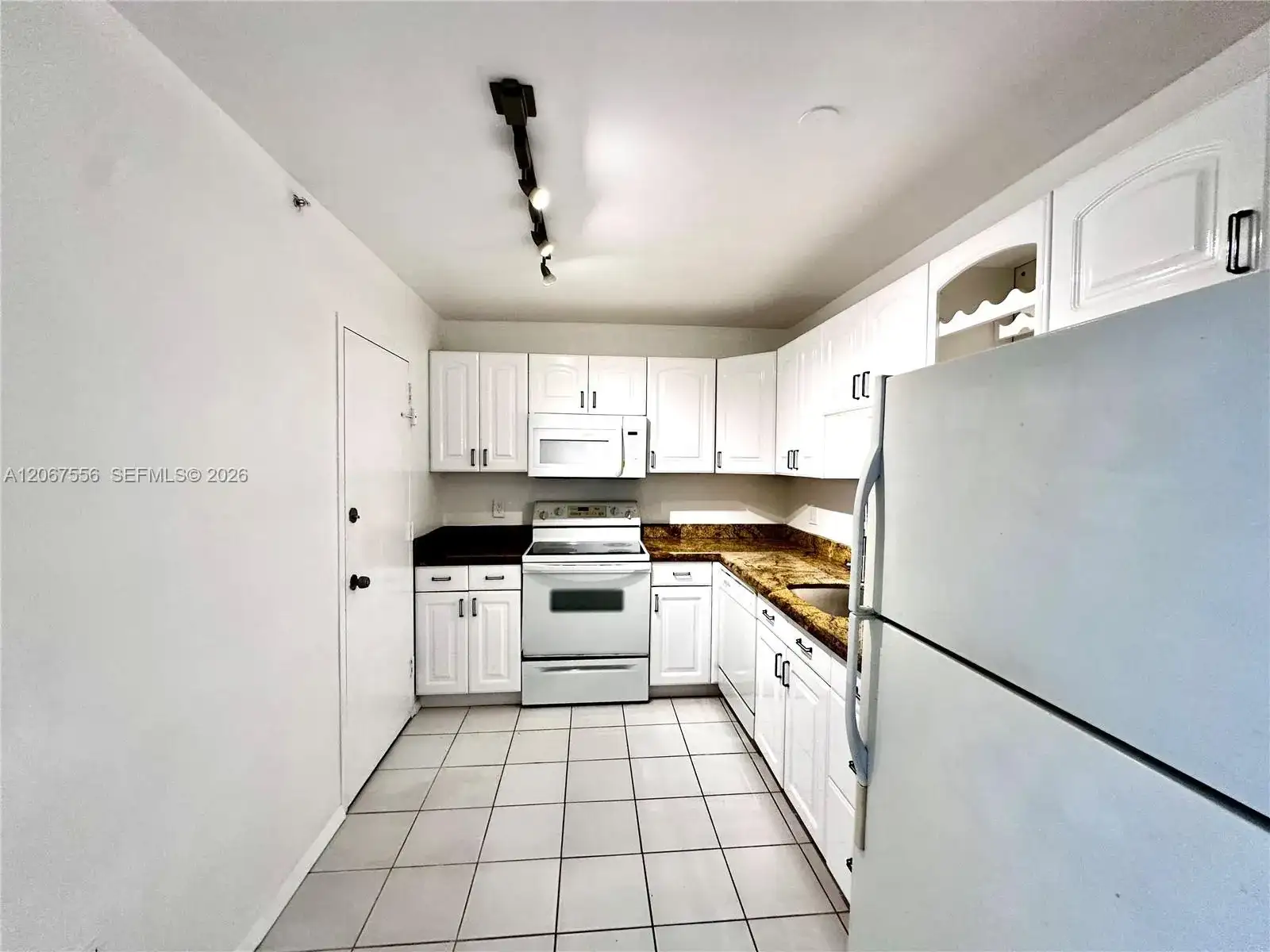 400 Kings Point Dr # 714, Sunny Isles Beach FL 33160 photo 4