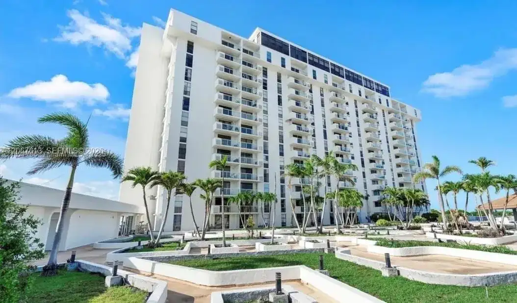 13499 Biscayne Blvd, North Miami FL 33181 photo 2