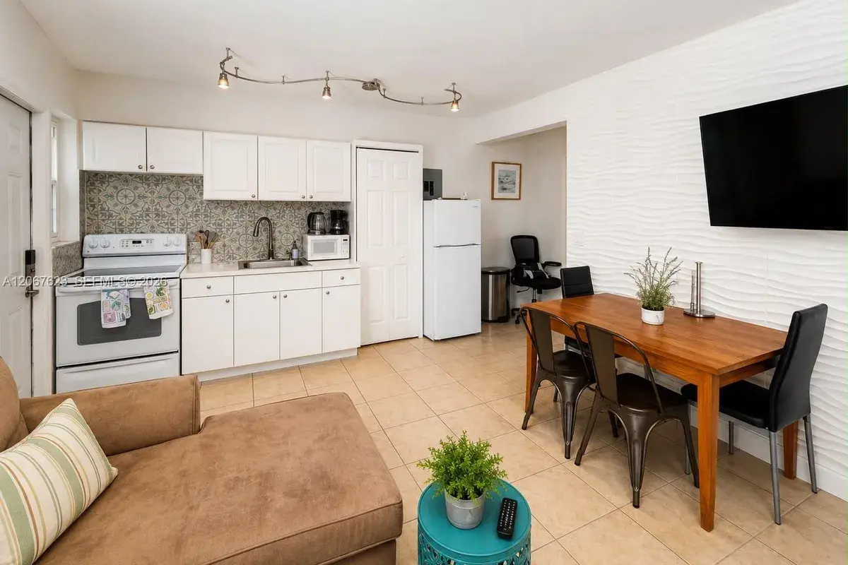 1639 Hayes St # 1, Hollywood FL 33020