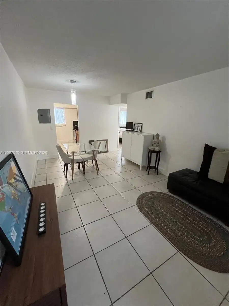 458 SW 10th St # 4, Miami FL 33130 photo 4