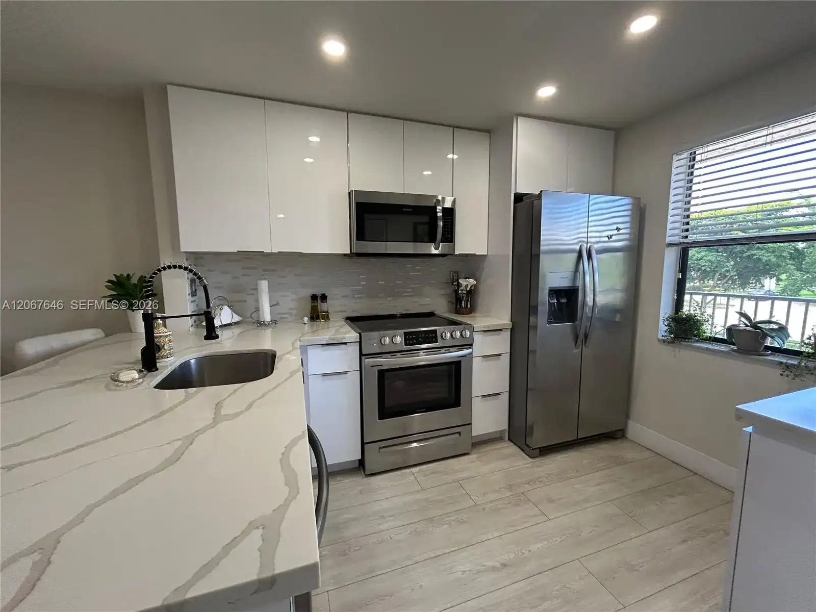10130 Sunrise Lakes Blvd # 207, Sunrise FL 33322