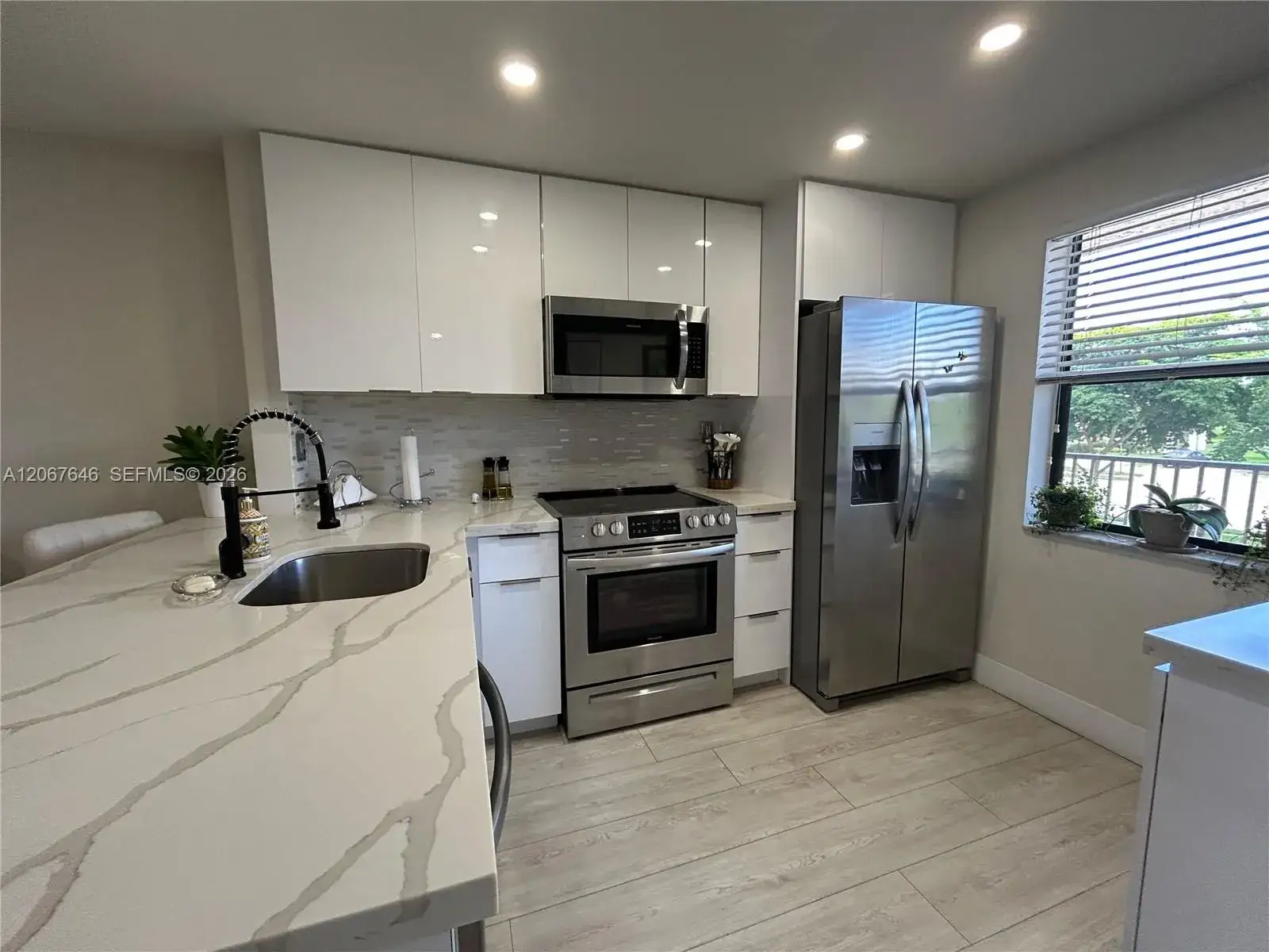 10130 Sunrise Lakes Blvd # 207, Sunrise FL 33322