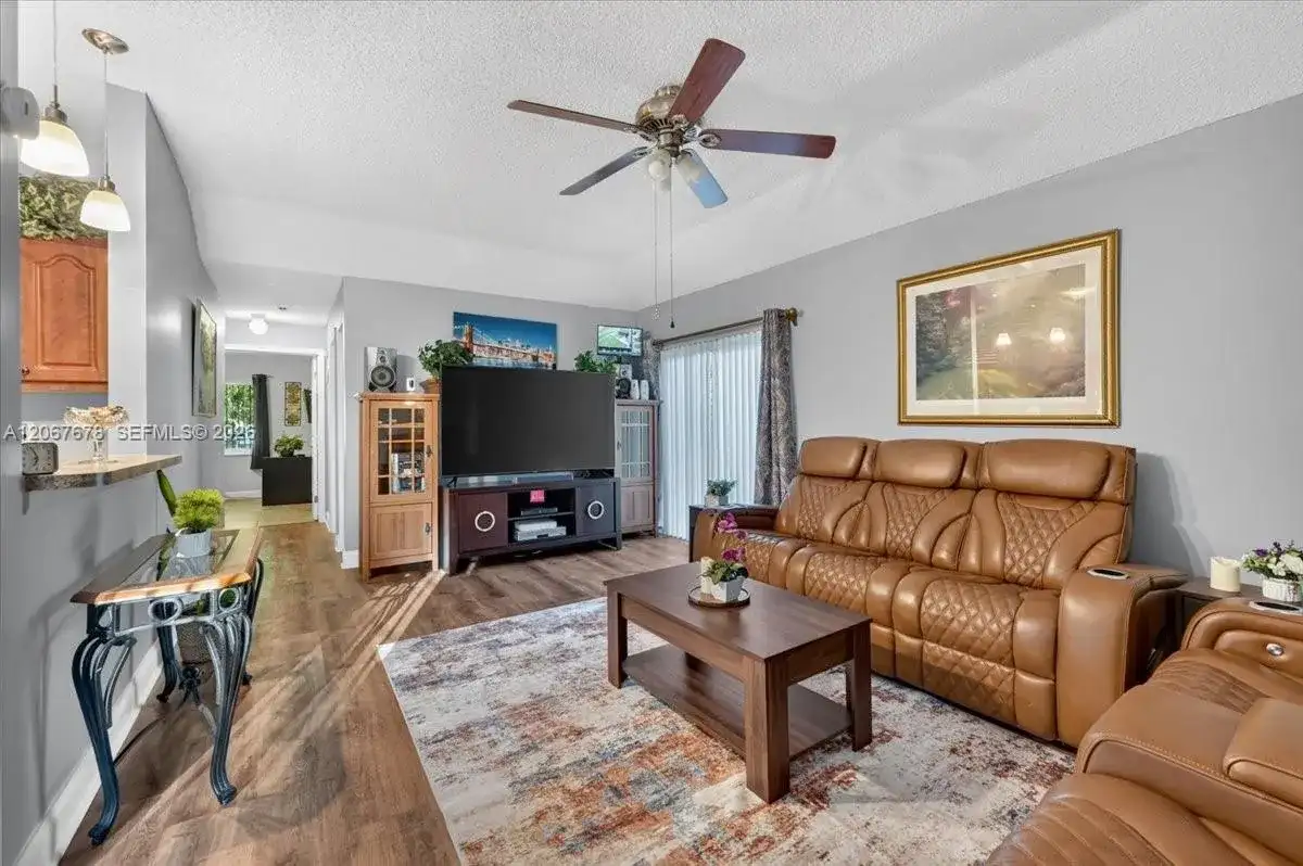 8601 SW 16th St, Pembroke Pines FL 33025 photo 5