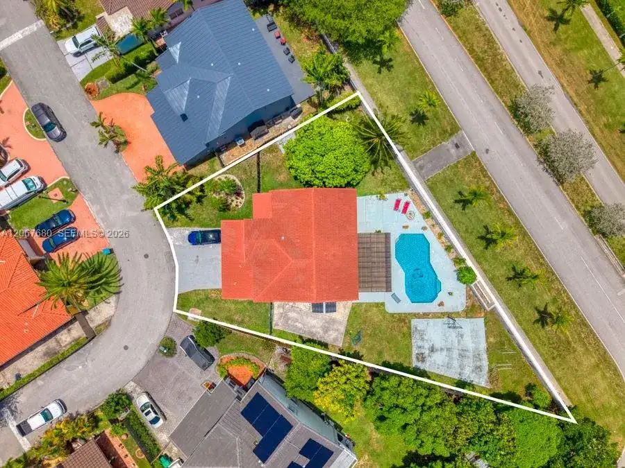 8611 SW 207th Ter, Cutler Bay FL 33189 photo 2
