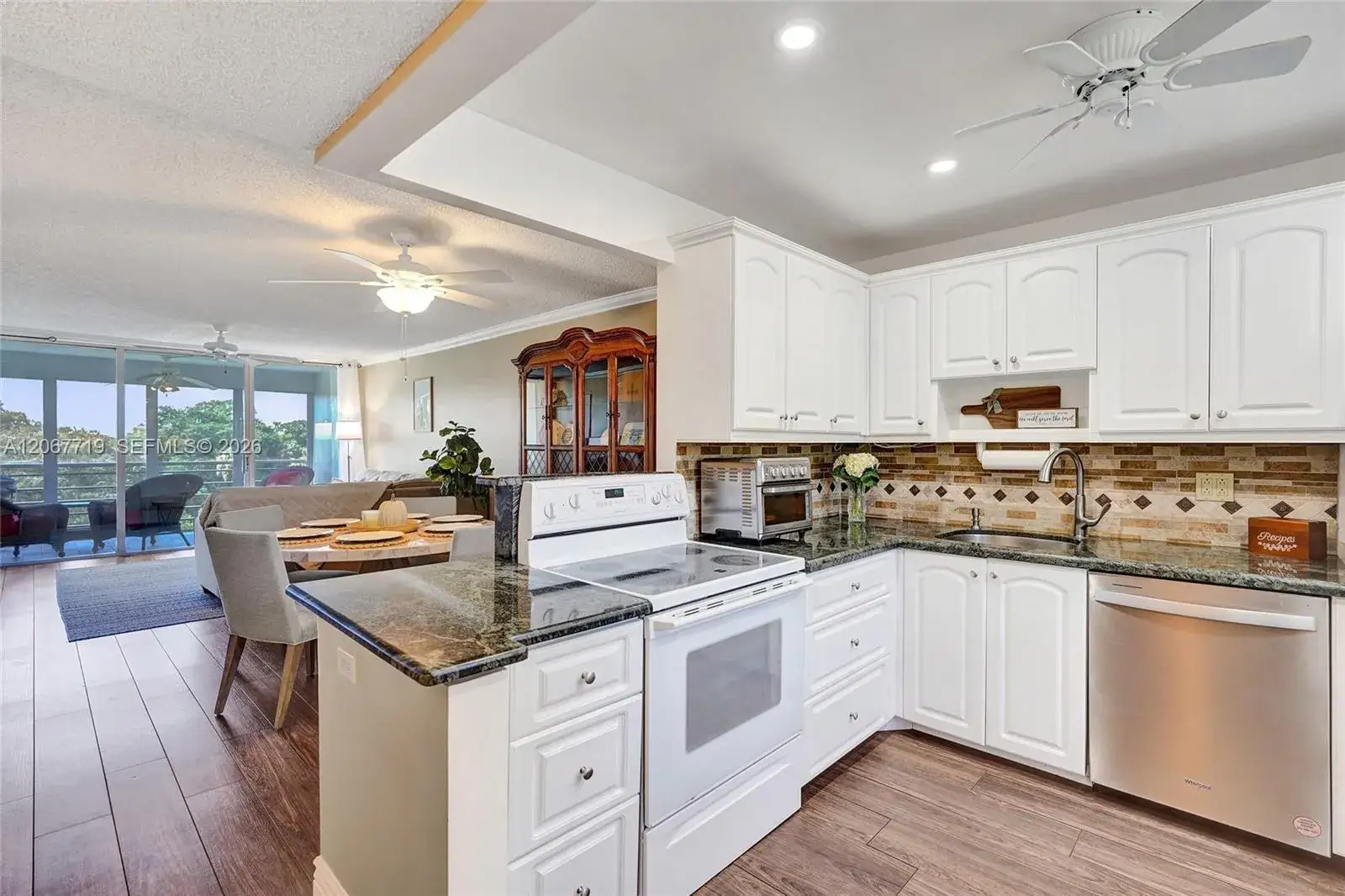 605 Oaks Dr # 504, Pompano Beach FL 33069