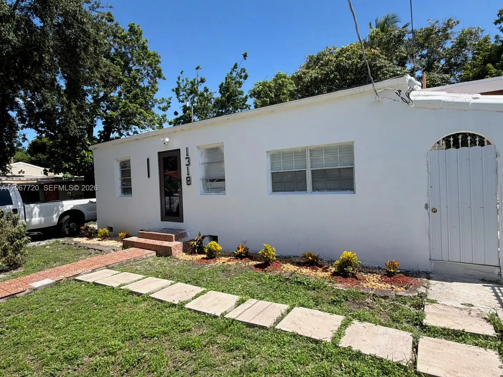 1318 NW 34th St, Miami FL 33142 photo 3