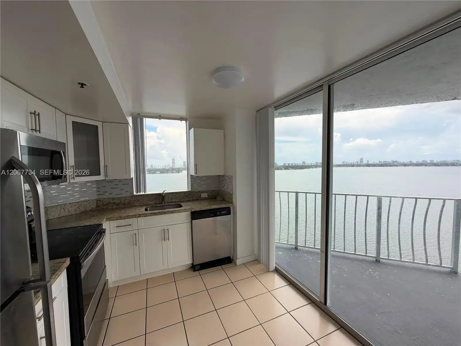 7601 E Treasure Dr # 2220, North Bay Village FL 33141