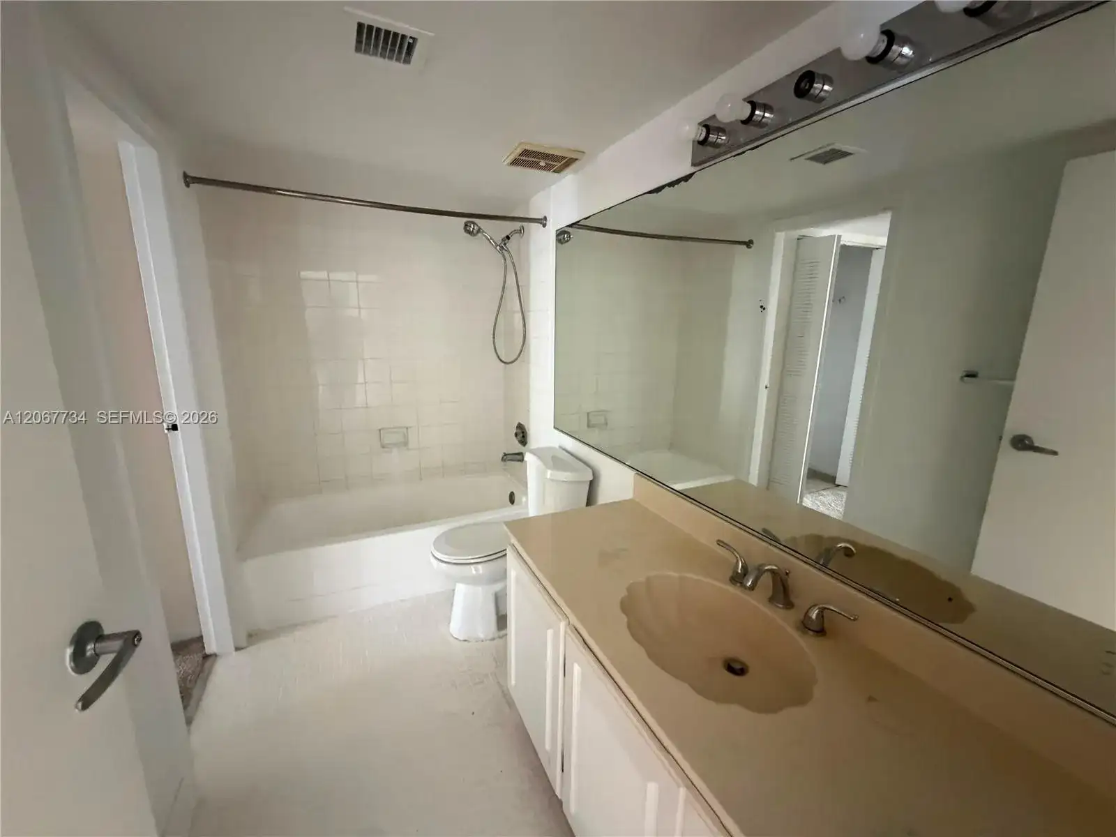 7601 E Treasure Dr # 2220, North Bay Village FL 33141 photo 5