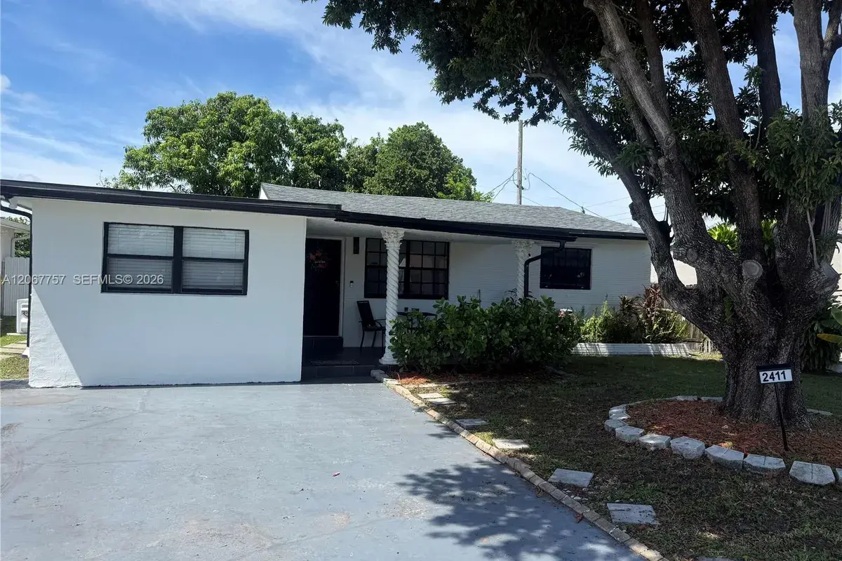 2411 Wiley St, Hollywood FL 33020