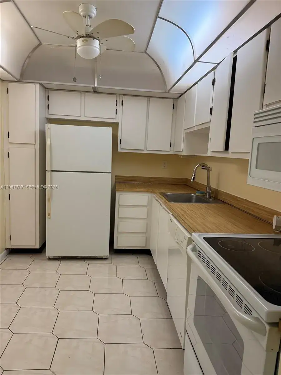 6751 N University Dr # 216, Tamarac FL 33321