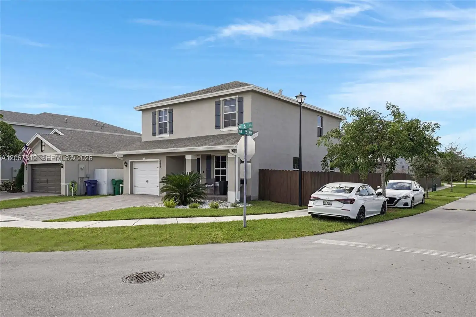 572 NE 6th Pl, Homestead FL 33034 photo 2