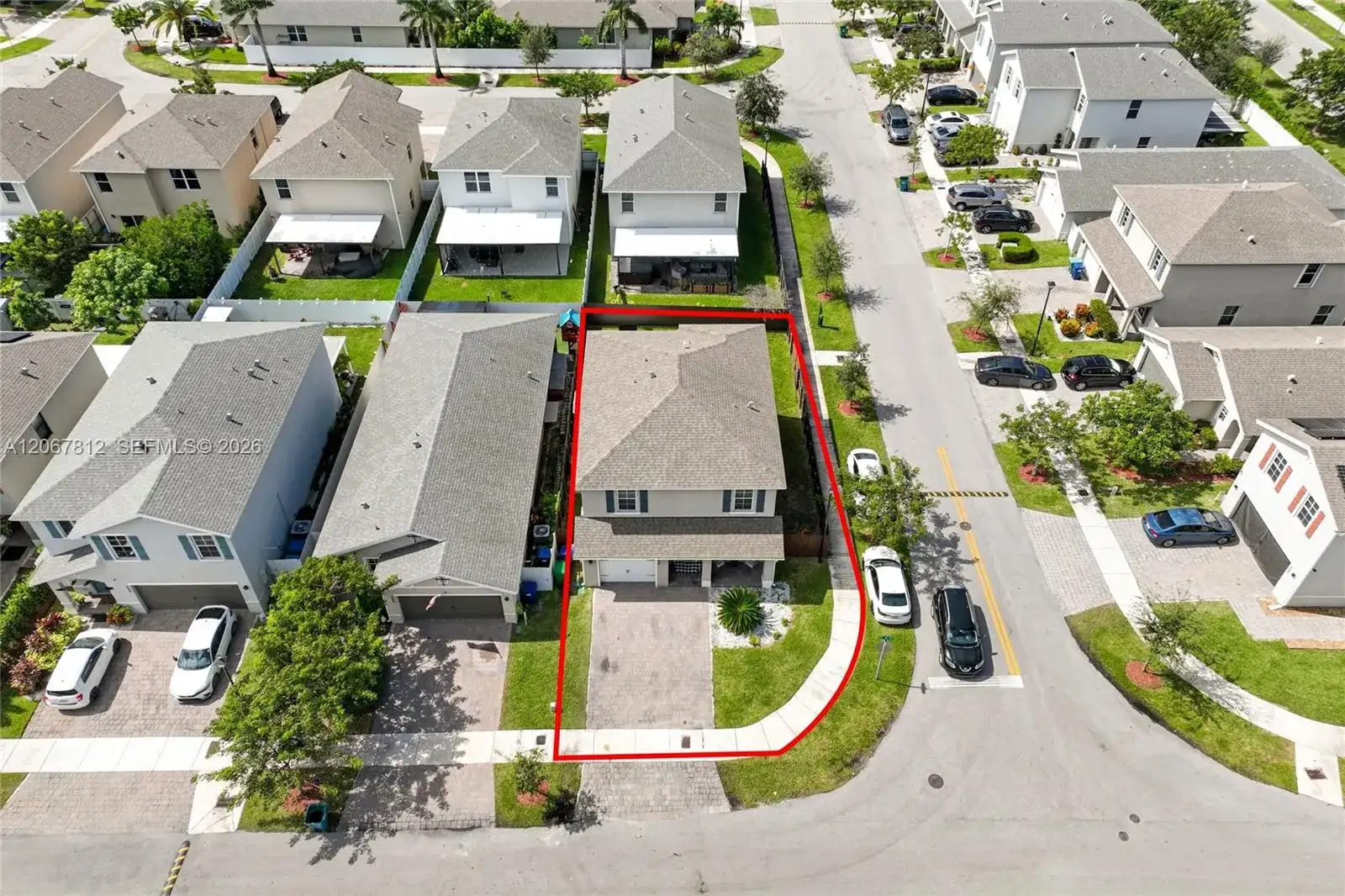 572 NE 6th Pl, Homestead FL 33034 photo 4
