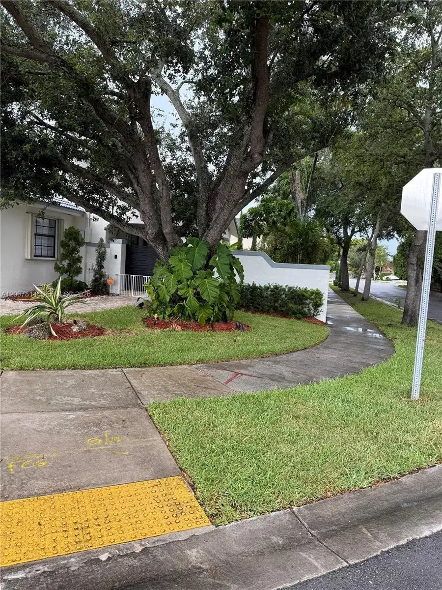 15158 NW 89th Ave, Miami Lakes FL 33018 photo 3
