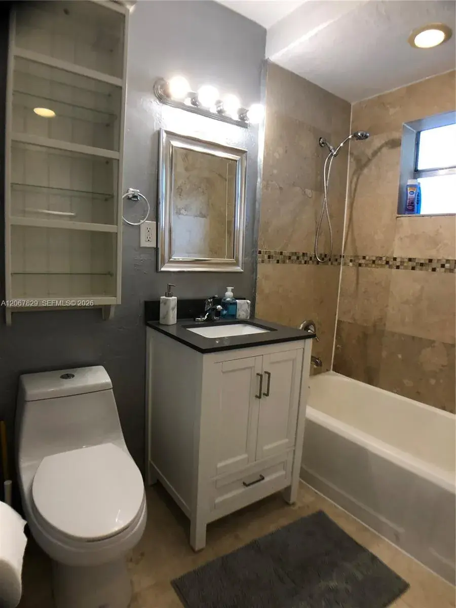 2111 Monroe Ter, Hollywood FL 33020