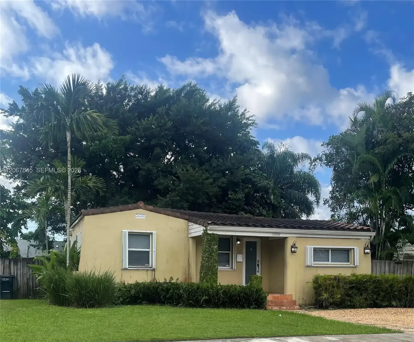 5886 SW 42nd St, Miami FL 33155