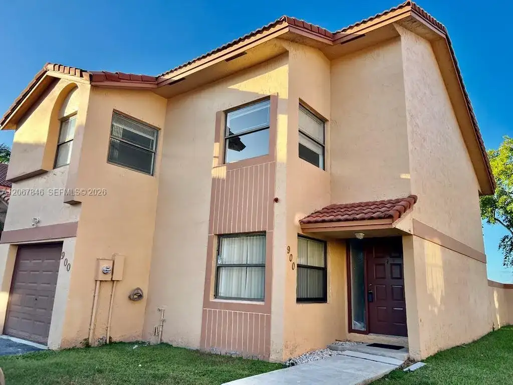 900 SW 113th Ter, Pembroke Pines FL 33025 photo 3
