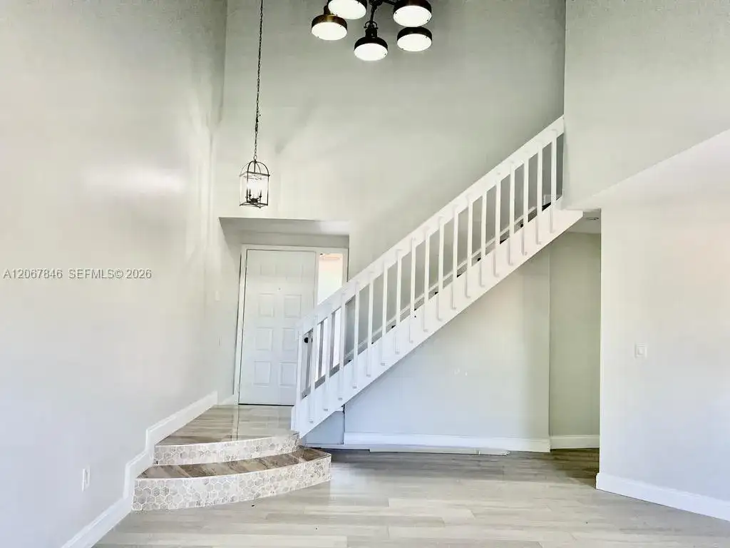 900 SW 113th Ter, Pembroke Pines FL 33025 photo 4