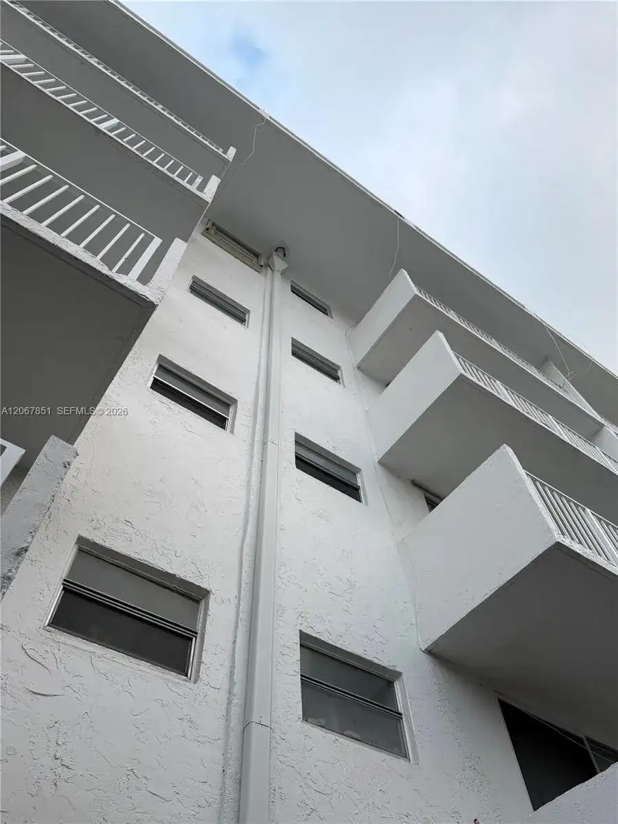 910 Michigan Ave # 405, Miami Beach FL 33139 photo 2