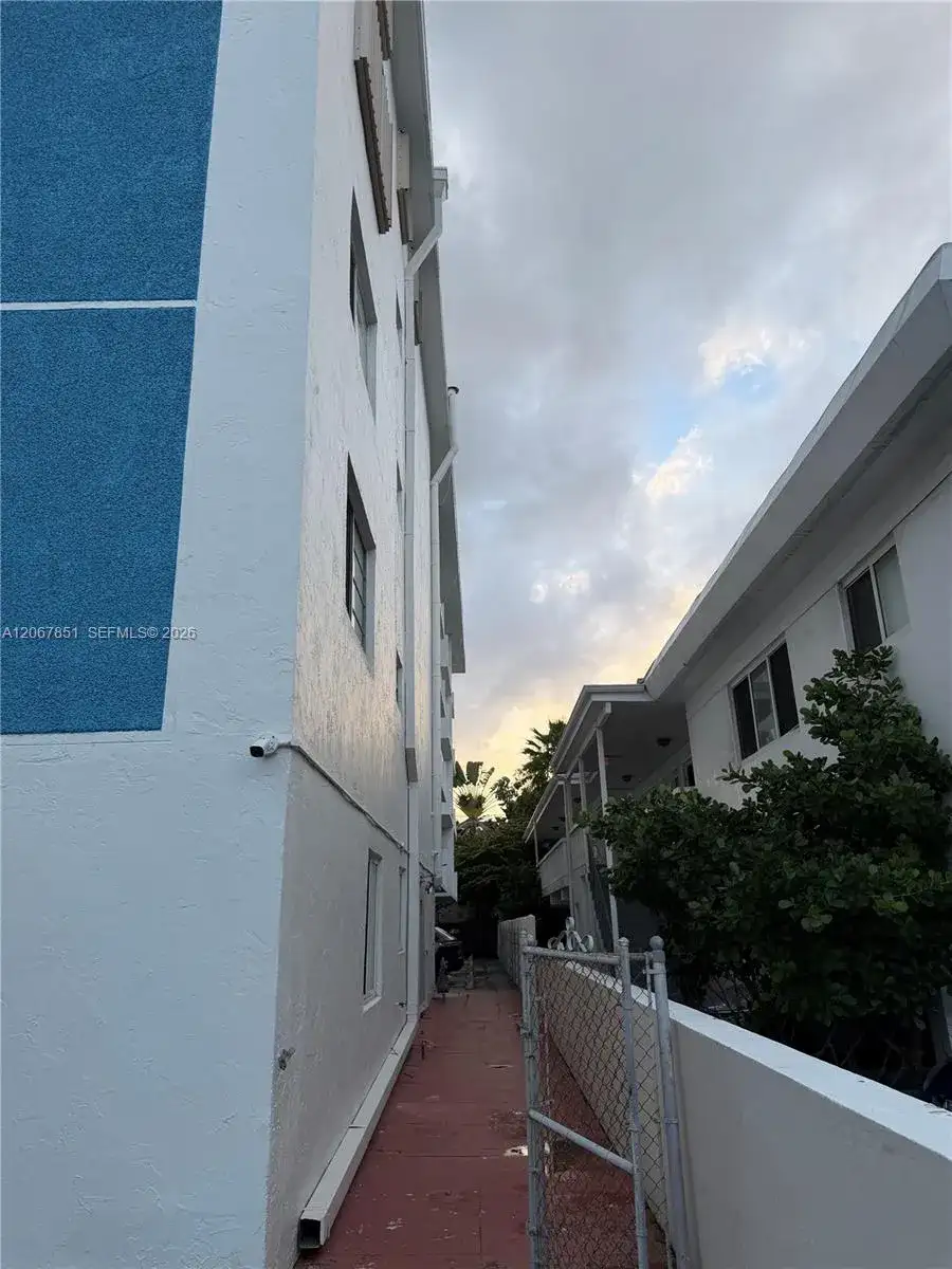 910 Michigan Ave # 405, Miami Beach FL 33139 photo 3