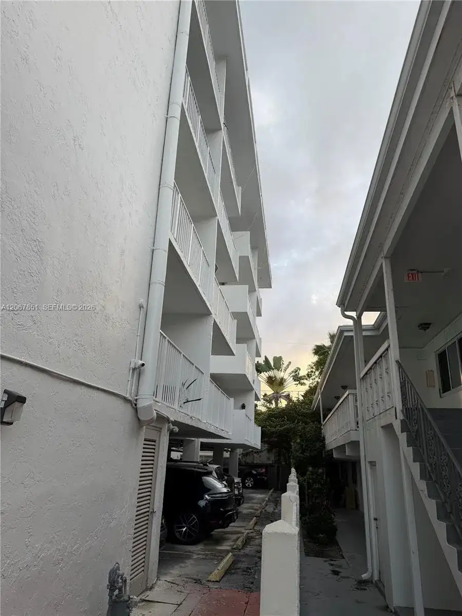 910 Michigan Ave # 405, Miami Beach FL 33139 photo 4