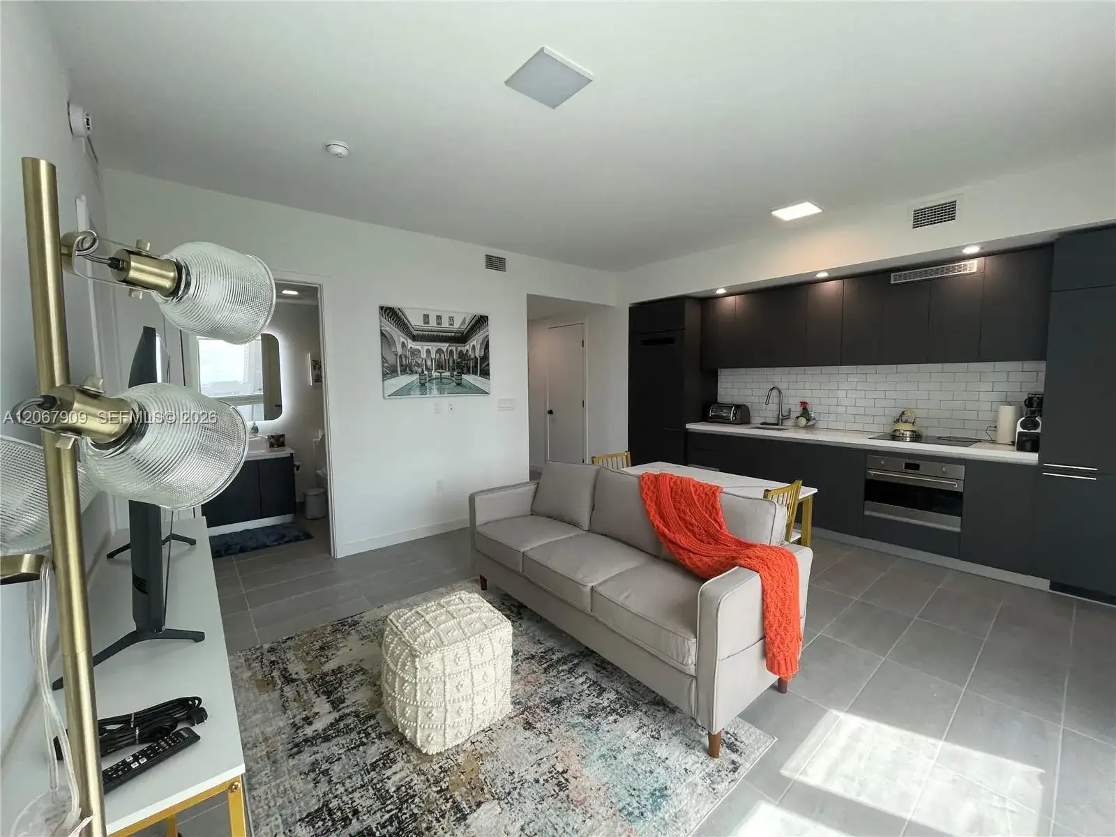 227 NE 2nd St # 1606, Miami FL 33132 photo 2