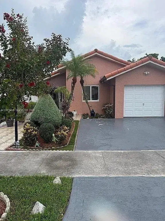 10070 SW 2nd St, Miami FL 33174