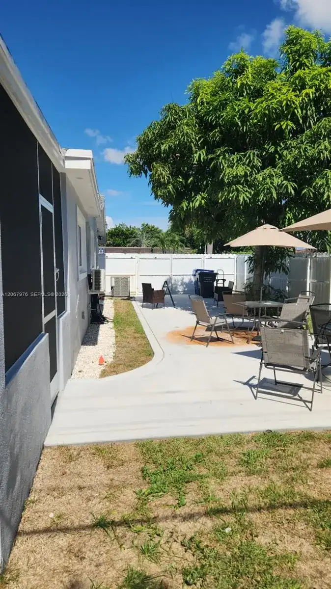 620 N 65th Ave, Hollywood FL 33024 photo 2