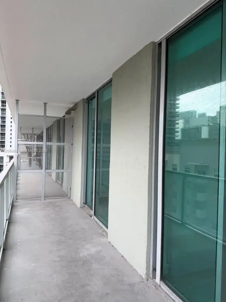 1111 SW 1st Ave, Miami FL 33130 photo 2