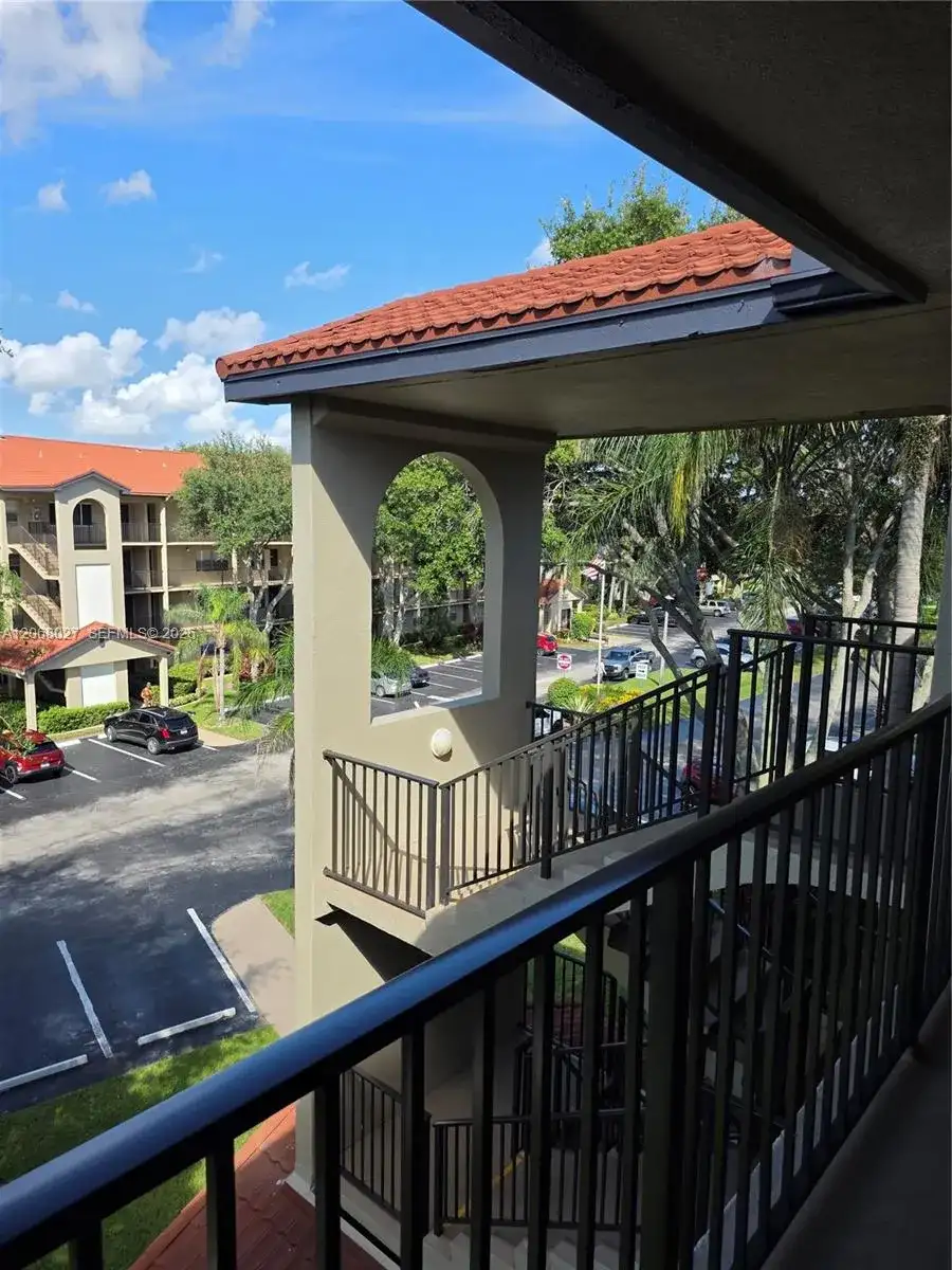 1000 SW 128th Ter # 414V, Pembroke Pines FL 33027 photo 2
