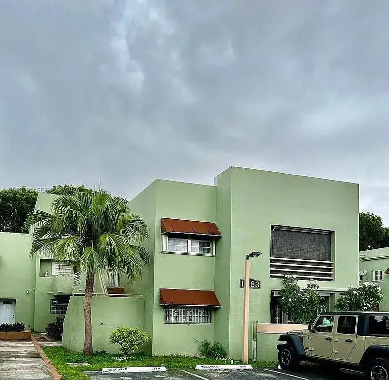 11183 NW 7th St # 20, Miami FL 33172 photo 4