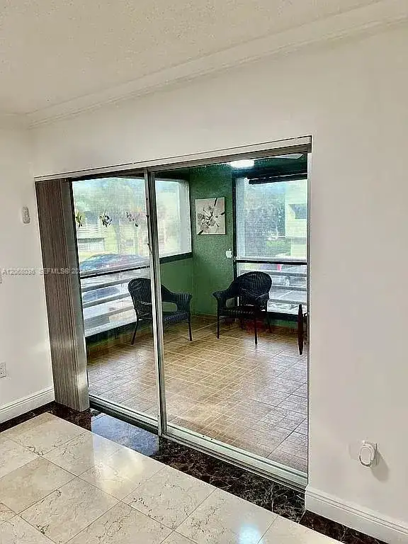 11183 NW 7th St # 20, Miami FL 33172 photo 5