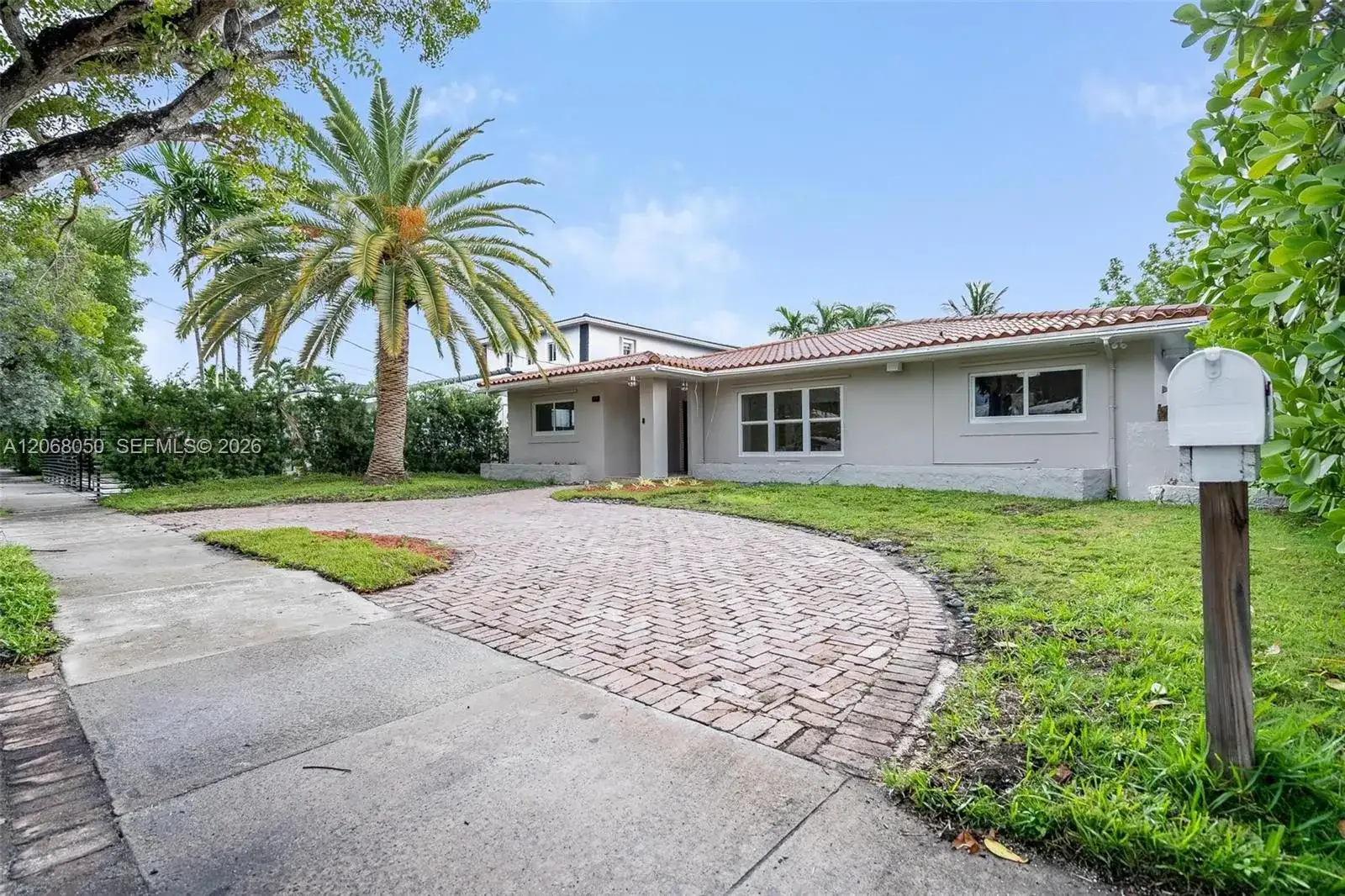 1710 Cleveland Rd # 0, Miami Beach FL 33141 photo 2