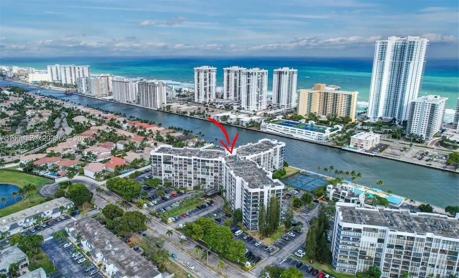 1000 Parkview Dr # 825, Hallandale Beach FL 33009