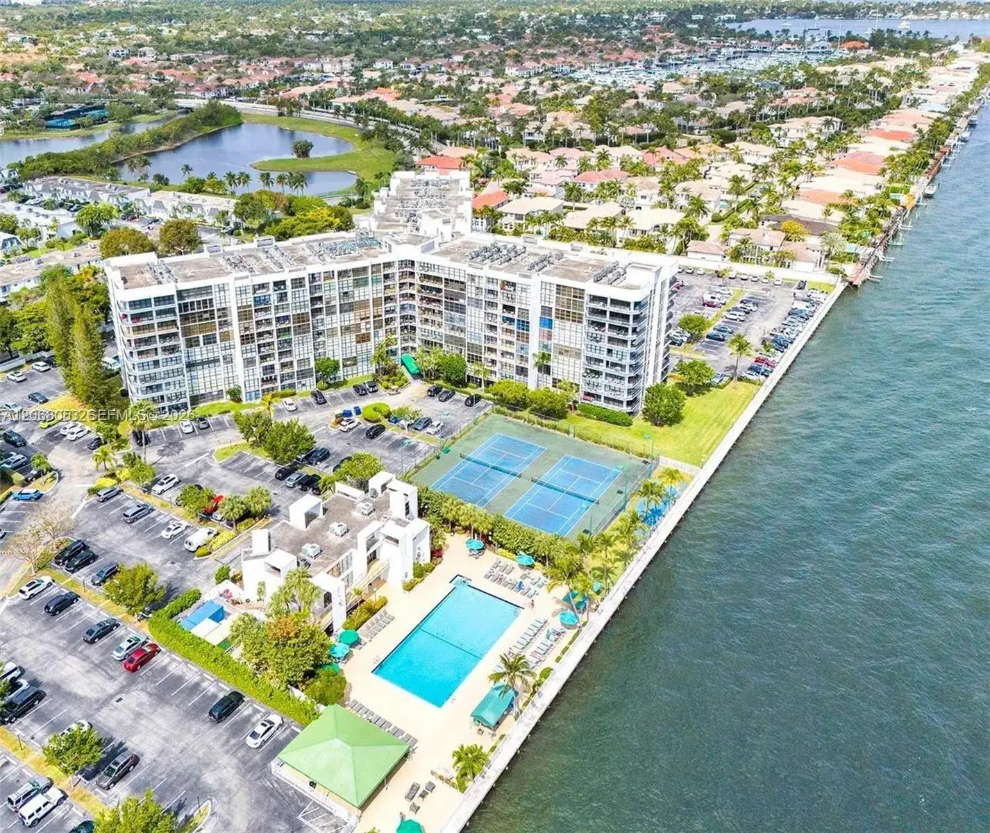 1000 Parkview Dr # 825, Hallandale Beach FL 33009 photo 4