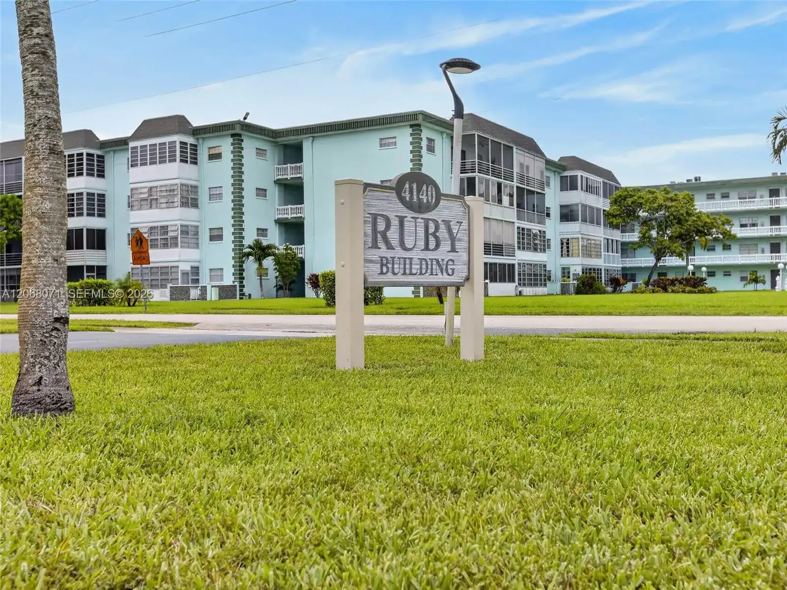4140 NW 44th Ave # 408, Lauderdale Lakes FL 33319