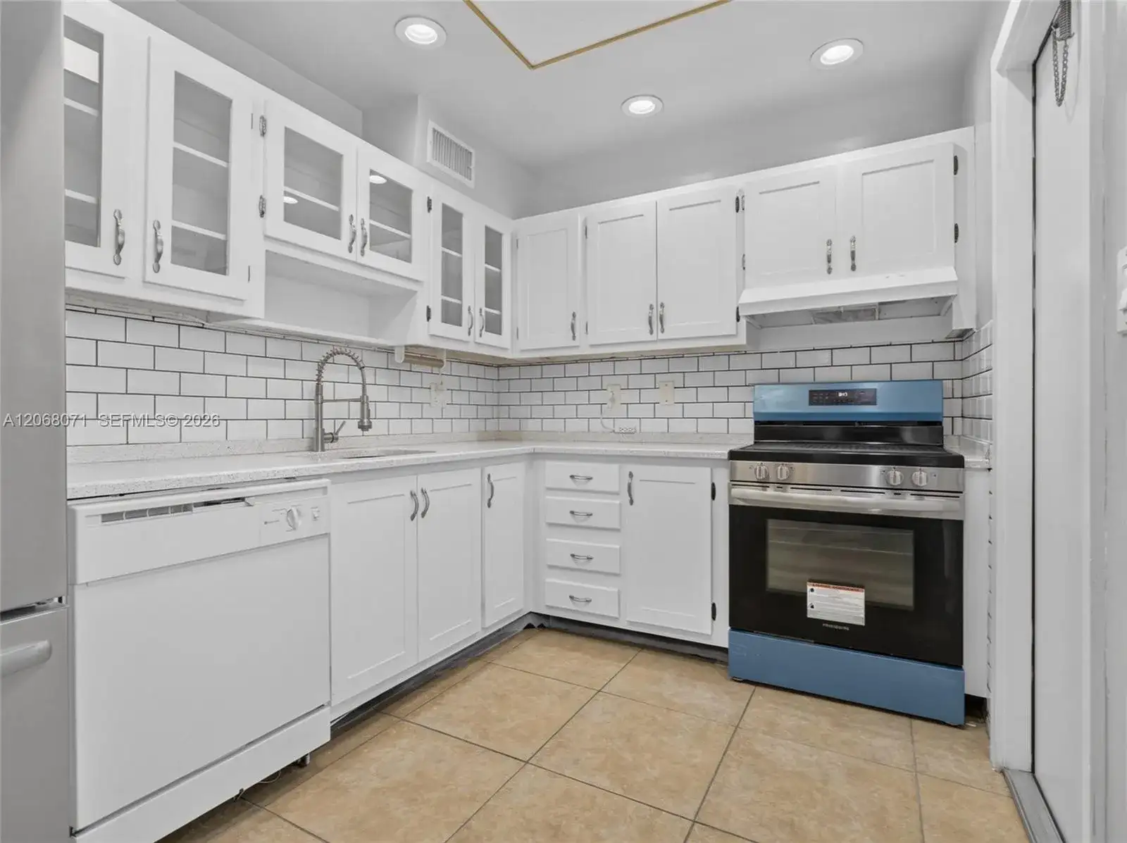 4140 NW 44th Ave # 408, Lauderdale Lakes FL 33319 photo 5